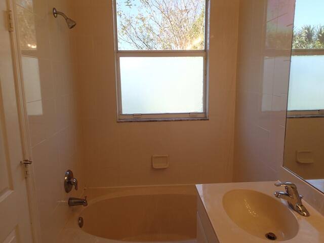 Townhouse for rent at 1011 Pipers Cay Dr, West Palm Beach, FL 33415