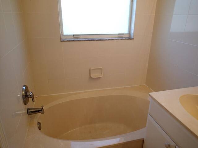 Townhouse for rent at 1011 Pipers Cay Dr, West Palm Beach, FL 33415