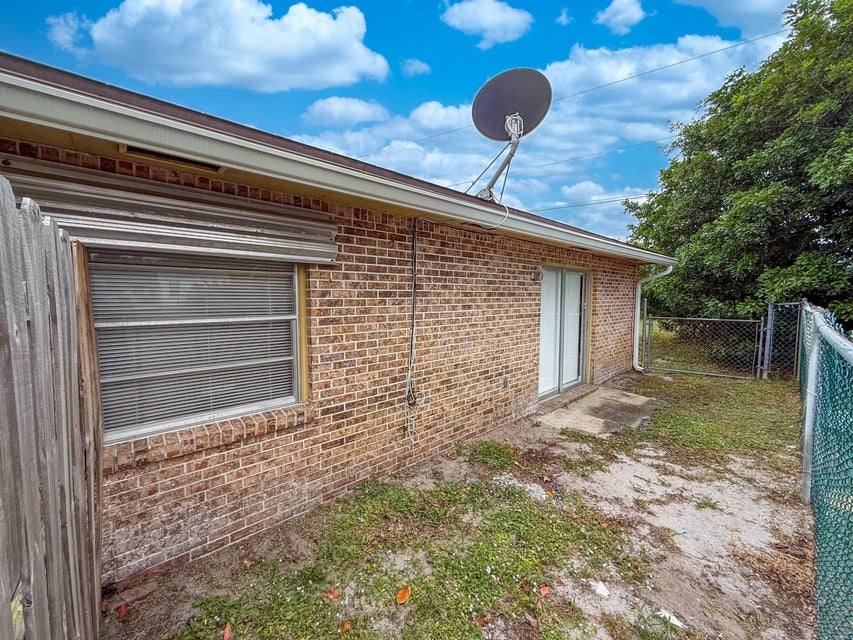 Apartment for rent at 2682 Hinda Rd, West Palm Beach, FL 33403