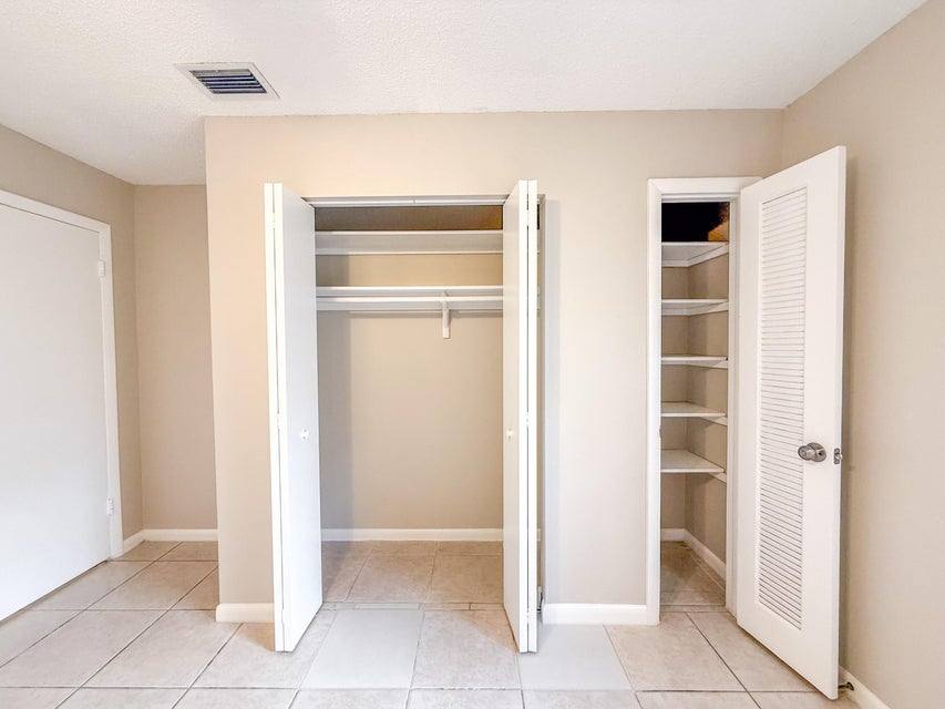 Apartment for rent at 2682 Hinda Rd, West Palm Beach, FL 33403