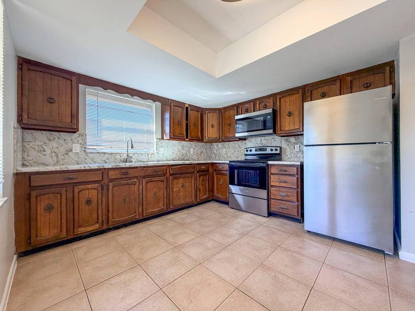 Apartment for rent at 2682 Hinda Rd, West Palm Beach, FL 33403