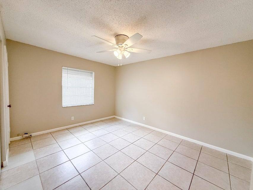 Apartment for rent at 2682 Hinda Rd, West Palm Beach, FL 33403
