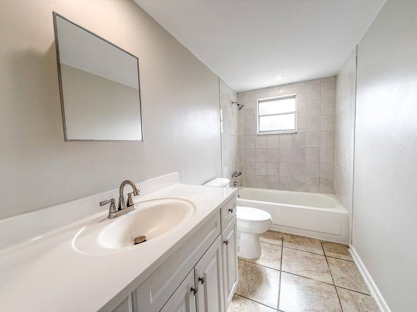 Apartment for rent at 2682 Hinda Rd, West Palm Beach, FL 33403