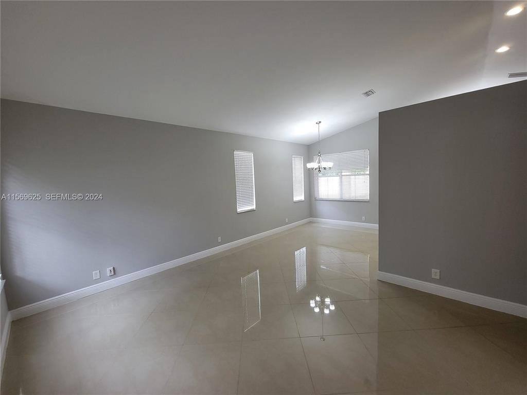House for rent at 928 Falling Water Rd, Fort Lauderdale, FL 33326