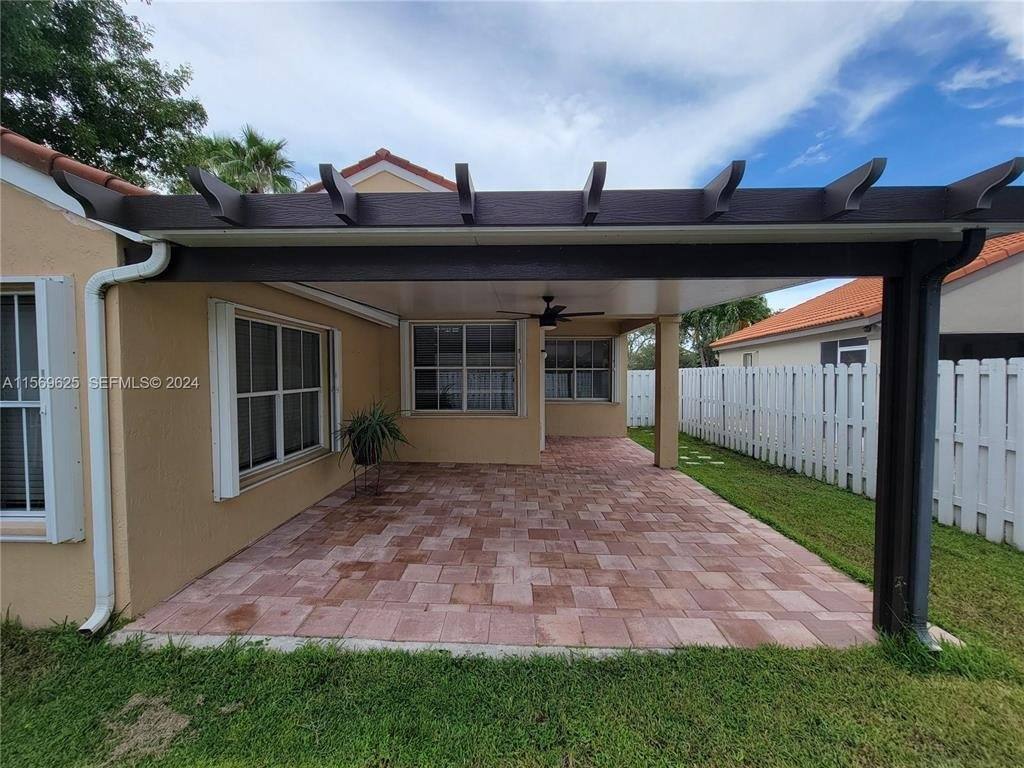 House for rent at 928 Falling Water Rd, Fort Lauderdale, FL 33326