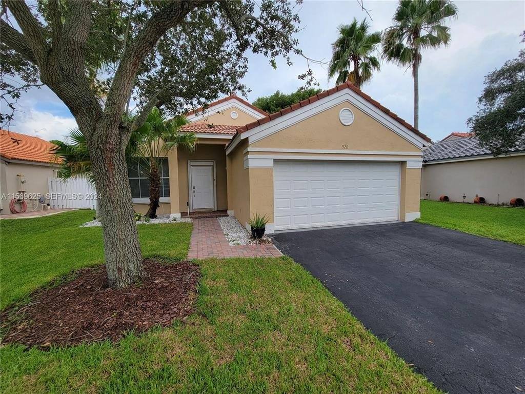 House for rent at 928 Falling Water Rd, Fort Lauderdale, FL 33326