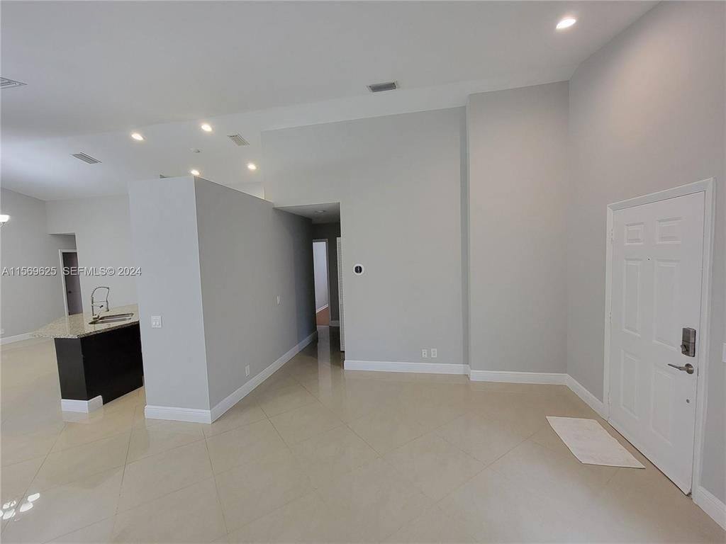House for rent at 928 Falling Water Rd, Fort Lauderdale, FL 33326