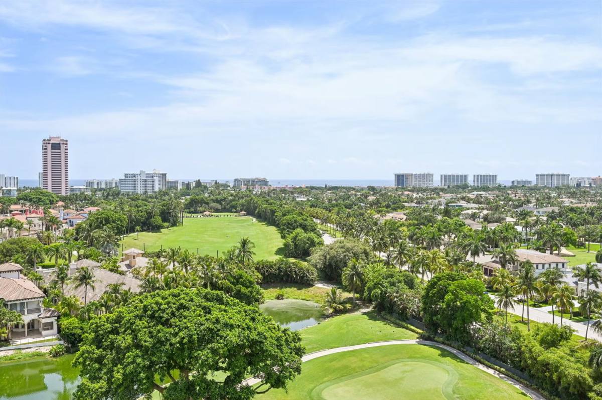 Apartment for rent at 101 NE Mizner Blvd, Boca Raton, FL 33432