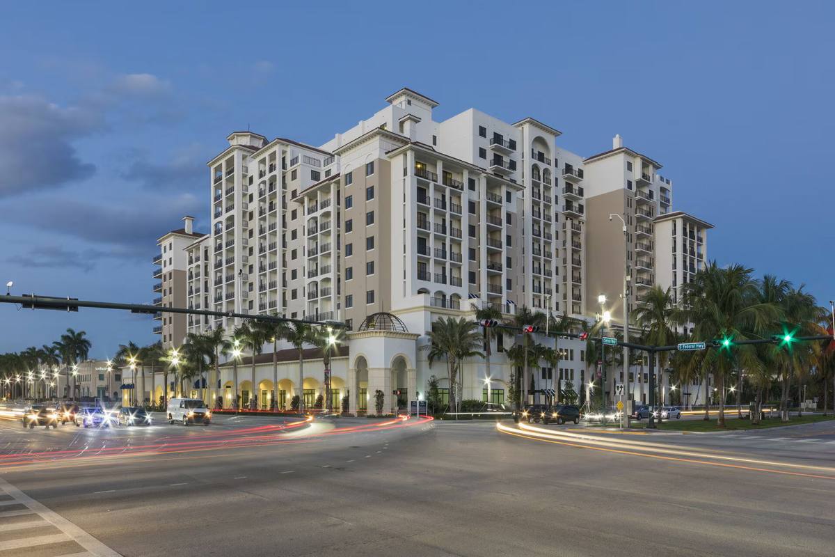 Apartment for rent at 101 NE Mizner Blvd, Boca Raton, FL 33432