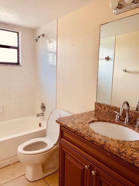 Apartment for rent at 1566 Lake Crystal Dr, West Palm Beach, FL 33411