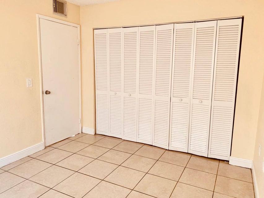 Apartment for rent at 1566 Lake Crystal Dr, West Palm Beach, FL 33411