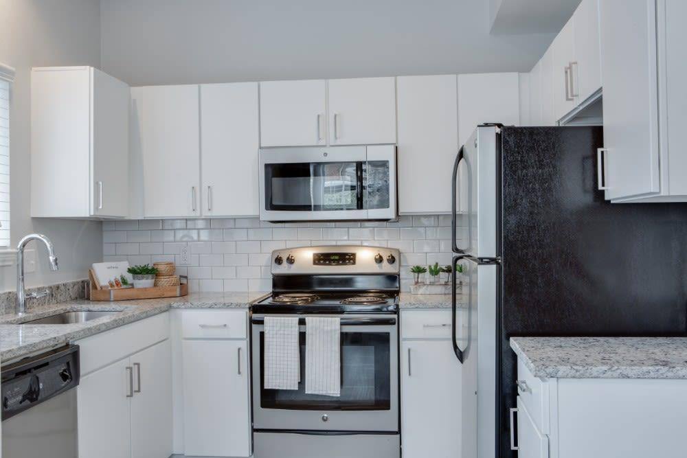 Apartment for rent at The Palmer at Las Colinas Apartment Homes, 2940 W Royal Lane, Irving, TX 75063