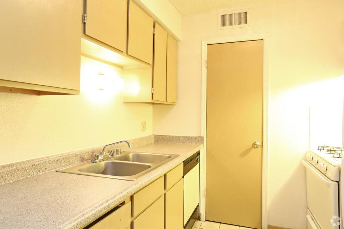 Apartment for rent at Sun Pointe Park, 4057 Montgomery Blvd NE, Albuquerque, NM 87109