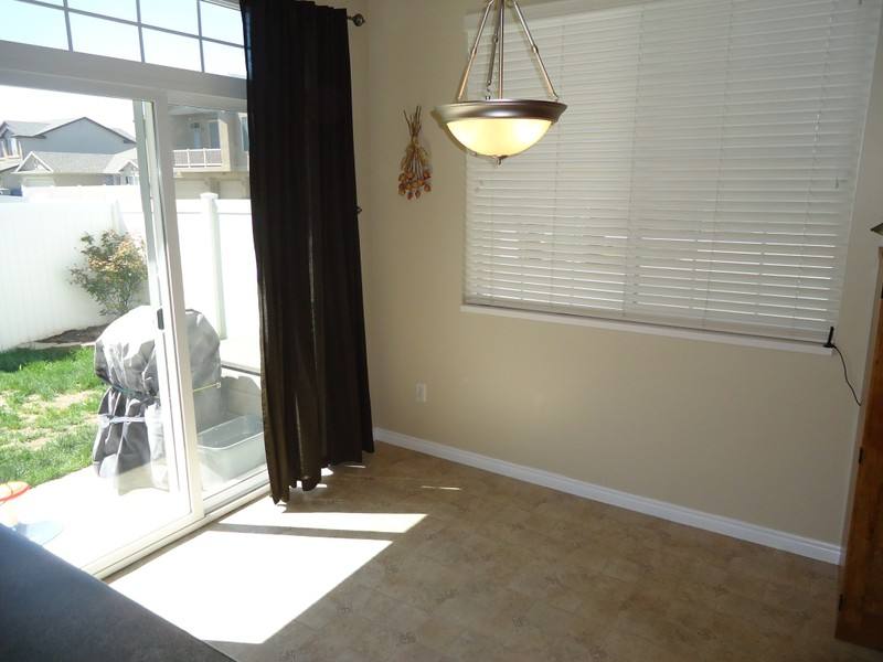Townhouse for rent at 977 Chelsea Lane, North Salt Lake, UT 84054