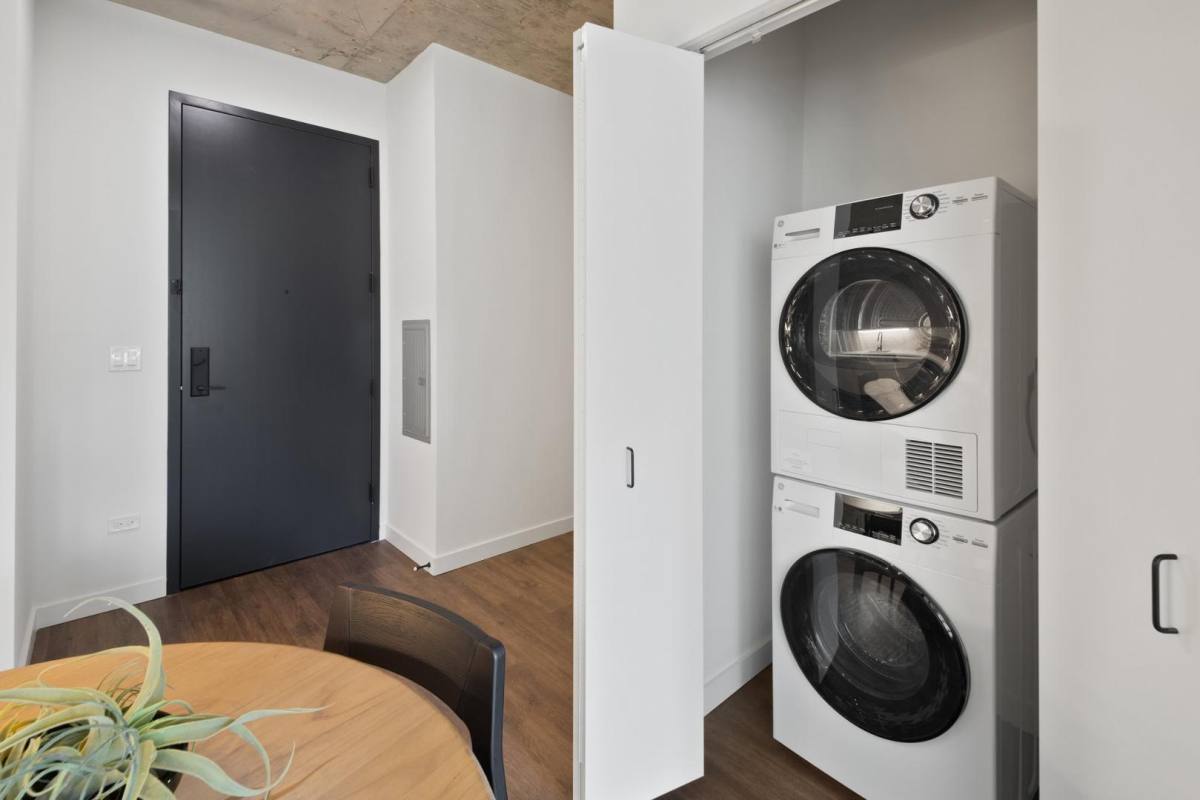 Apartment for rent at 751 N Hudson Ave, Chicago, IL 60654