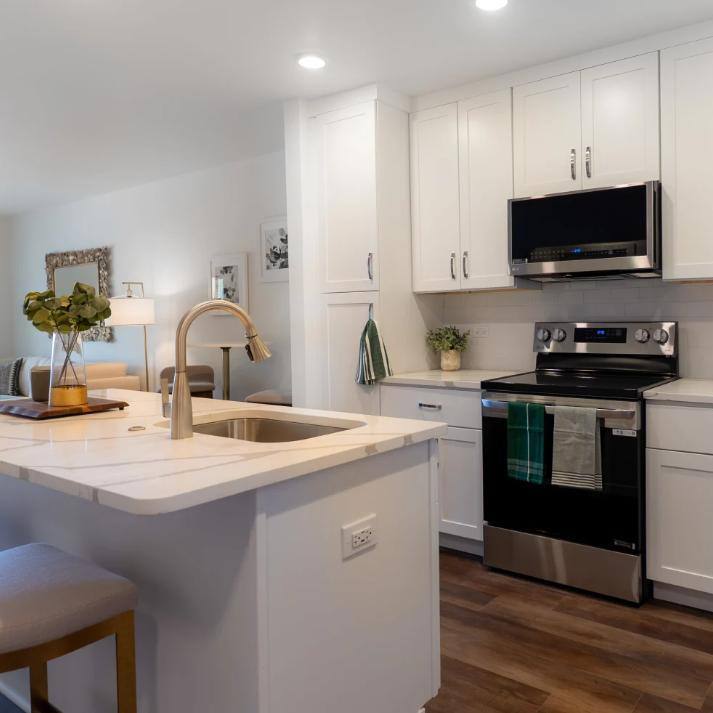 Apartment for rent at 1 Woodlake Blvd, Gurnee, IL 60031