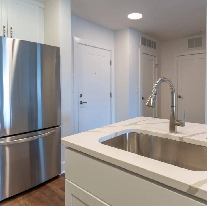 Apartment for rent at 1 Woodlake Blvd, Gurnee, IL 60031