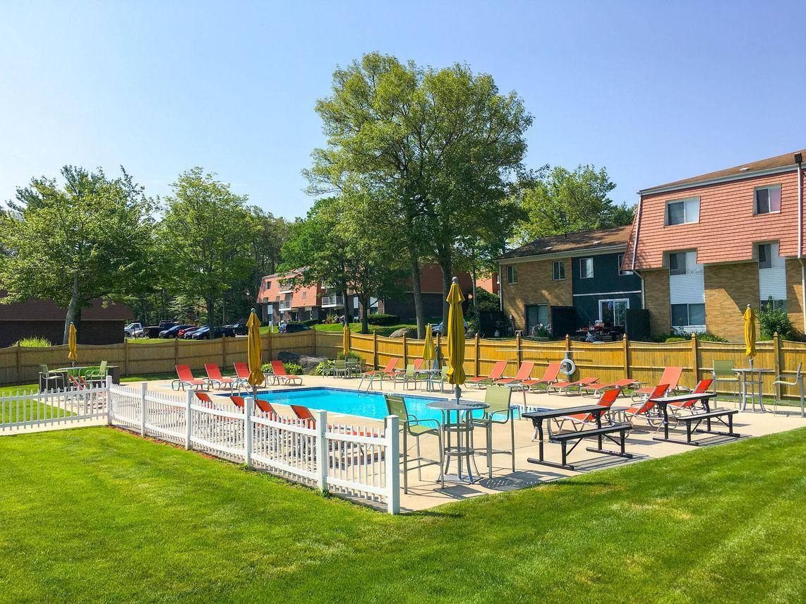 Townhouse for rent at Rolling Green, 1 Rolling Green Dr, Milford, MA 01757