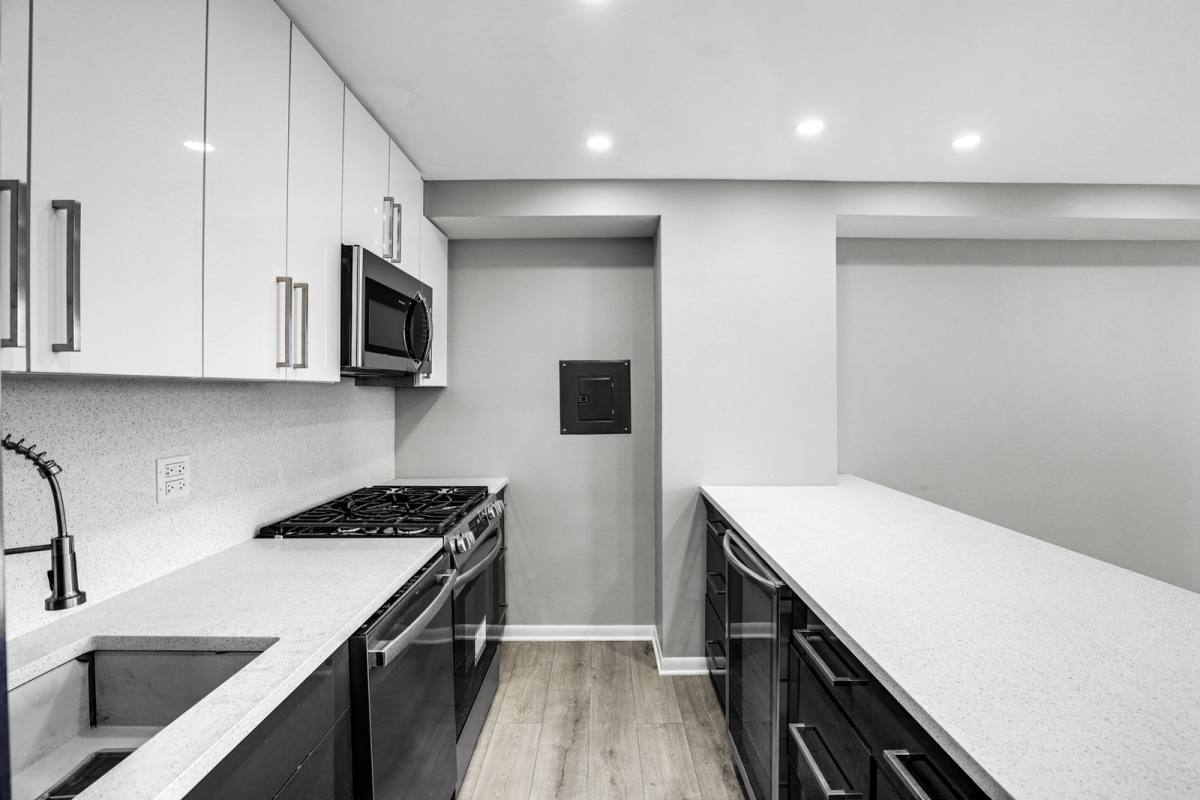 Apartment for rent at 3950 N Lake Shore Dr #1516, Chicago, IL 60613