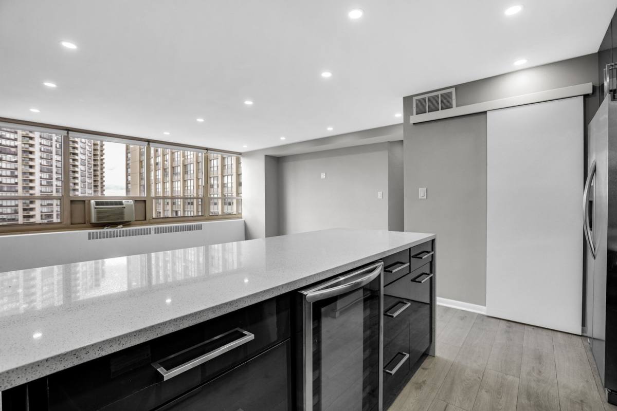 Apartment for rent at 3950 N Lake Shore Dr #1516, Chicago, IL 60613