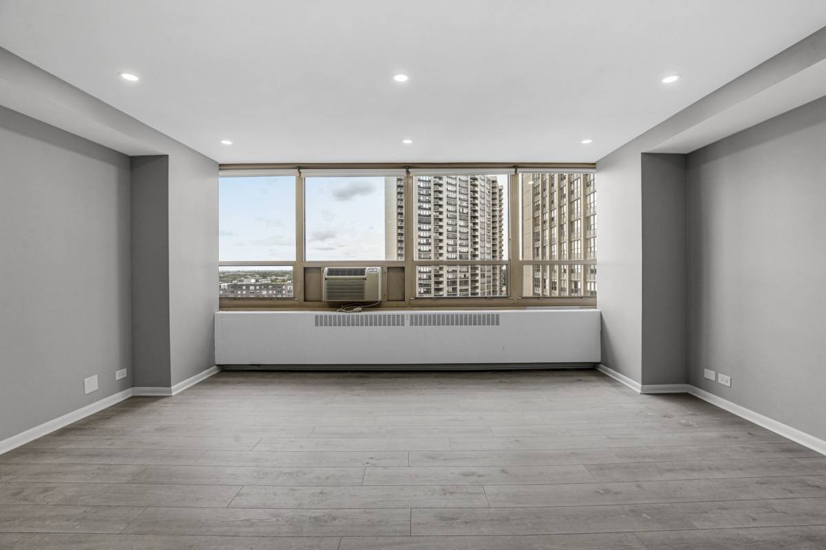 Apartment for rent at 3950 N Lake Shore Dr #1516, Chicago, IL 60613