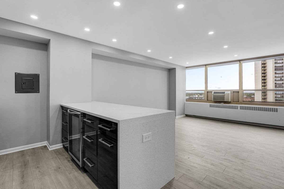 Apartment for rent at 3950 N Lake Shore Dr #1516, Chicago, IL 60613