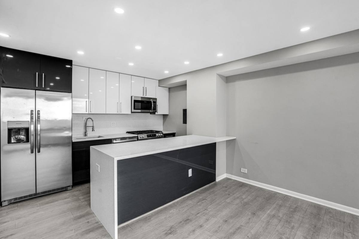 Apartment for rent at 3950 N Lake Shore Dr #1516, Chicago, IL 60613