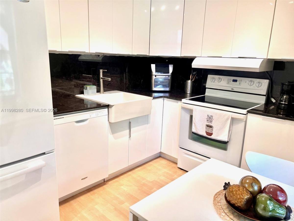 Condo for rent at 2841 Somerset Dr, Fort Lauderdale, FL 33311