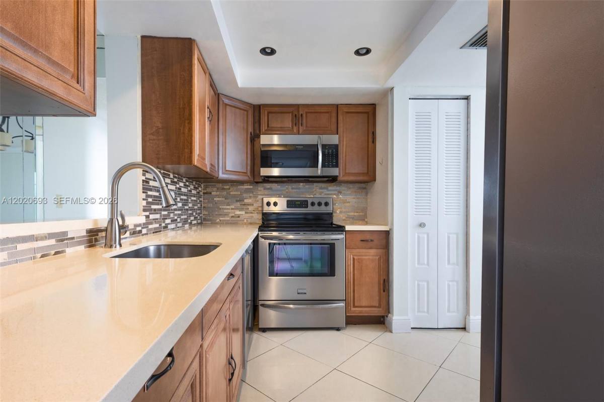 Condo for rent at 206 NW 18th St, Pompano Beach, FL 33063