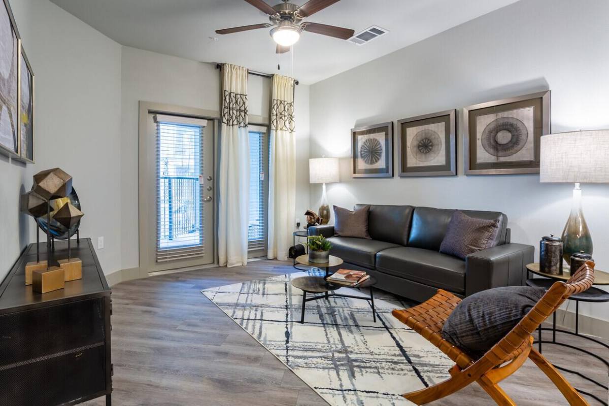 Apartment for rent at 637 Samuels Ave, Fort Worth, TX 76102