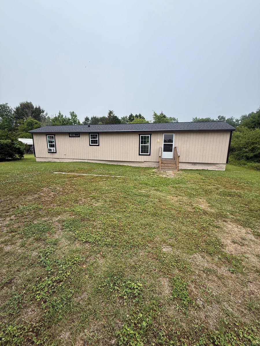 House for rent at 2020 W Barr Rd, Chocowinity, NC 27817