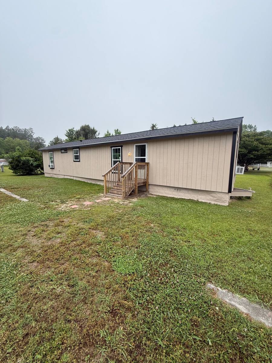 House for rent at 2020 W Barr Rd, Chocowinity, NC 27817