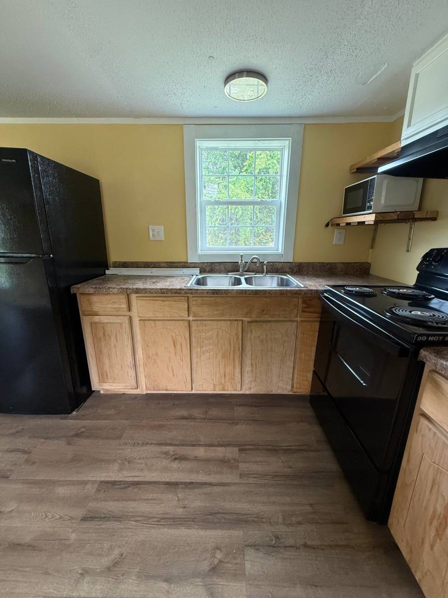House for rent at 2020 W Barr Rd, Chocowinity, NC 27817