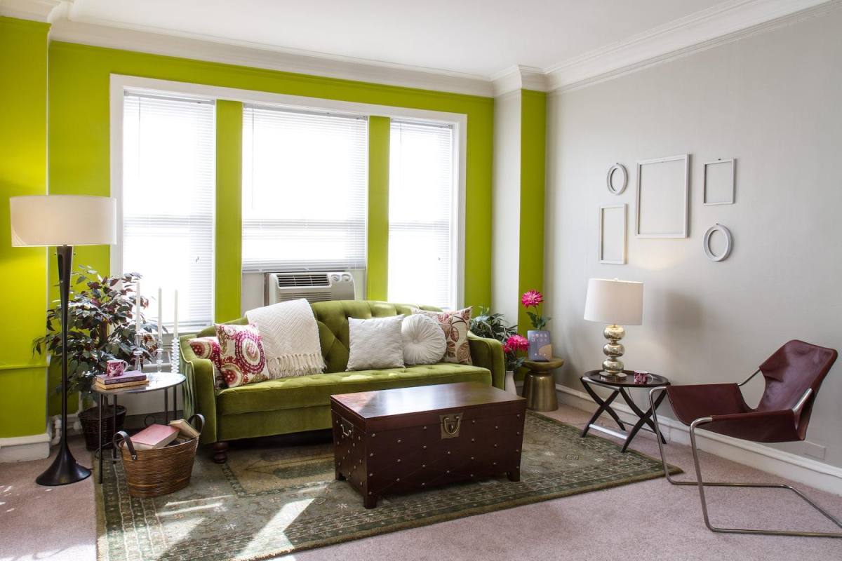 Apartment for rent at 1642 E 56th St, Chicago, IL 60637