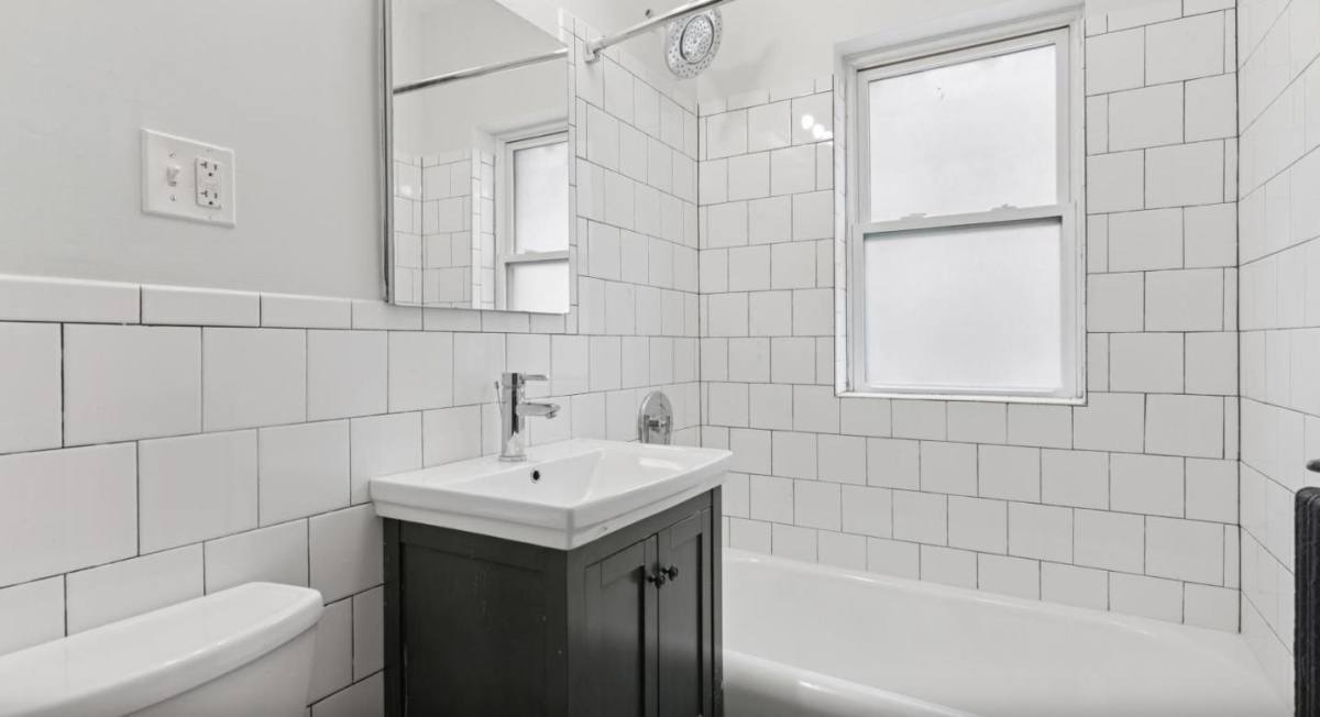 Apartment for rent at 5200 N Sheridan Rd, Chicago, IL 60640