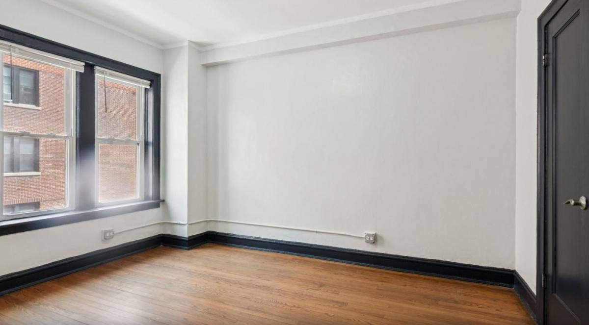 Apartment for rent at 5200 N Sheridan Rd, Chicago, IL 60640