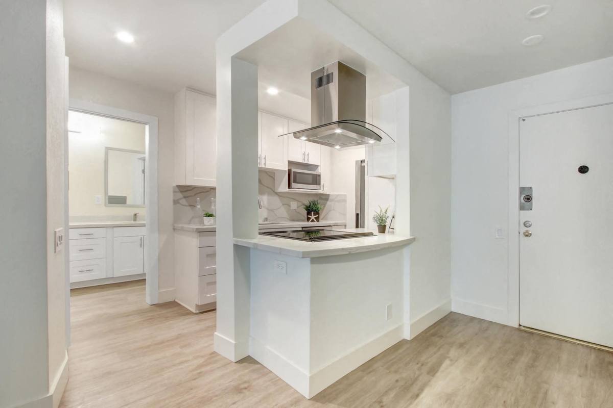 Apartment for rent at Woodcliff Apartment Homes, 3201 Overland Ave, Los Angeles, CA 90034