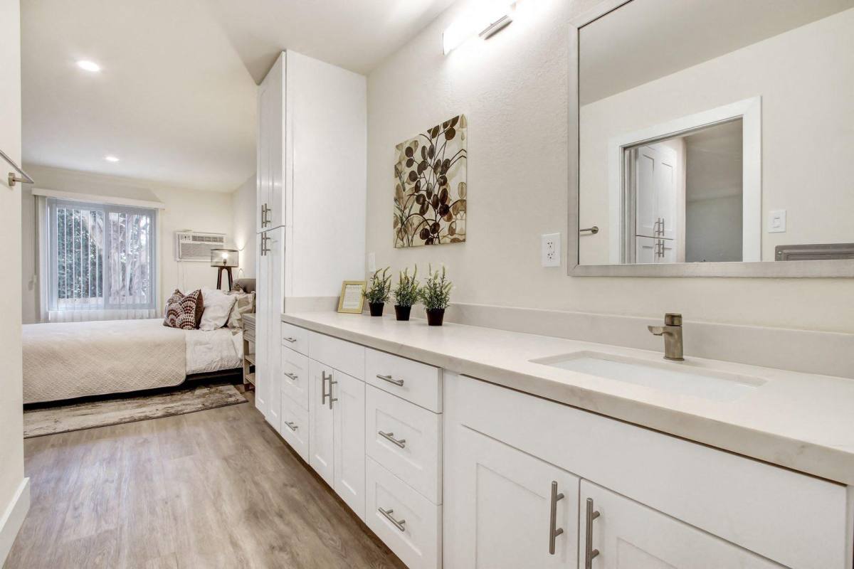 Apartment for rent at Woodcliff Apartment Homes, 3201 Overland Ave, Los Angeles, CA 90034