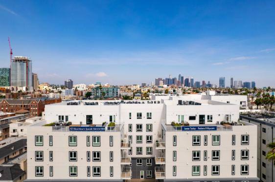 Apartment for rent at 832 S Mariposa Ave, Los Angeles, CA 90005