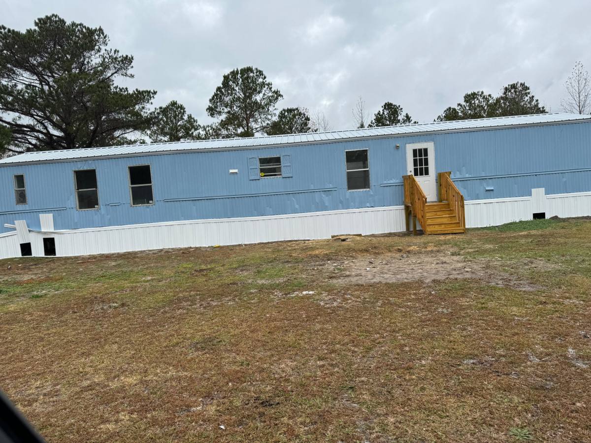 House for rent at 2021 Hazelwood Lane, Effingham, SC 29541