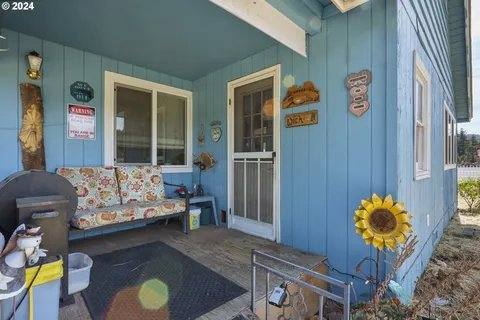 House for rent at 77427 Highway 216, Maupin, OR 97037