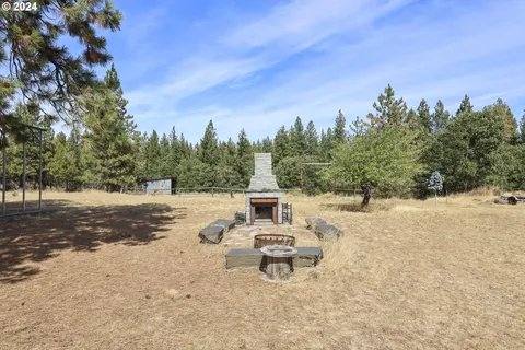 House for rent at 77427 Highway 216, Maupin, OR 97037