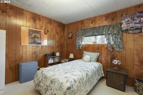 House for rent at 77427 Highway 216, Maupin, OR 97037