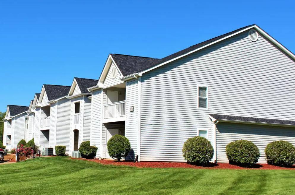 Apartment for rent at Brentwood Chase, 1654 Lowell Bethesda Rd, Gastonia, NC 28056