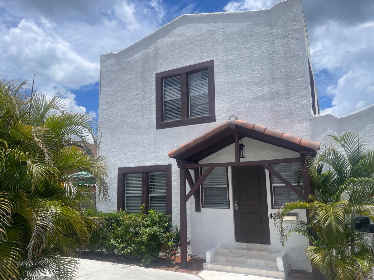 Apartment for rent at 425 El Vedado, West Palm Beach, FL 33405