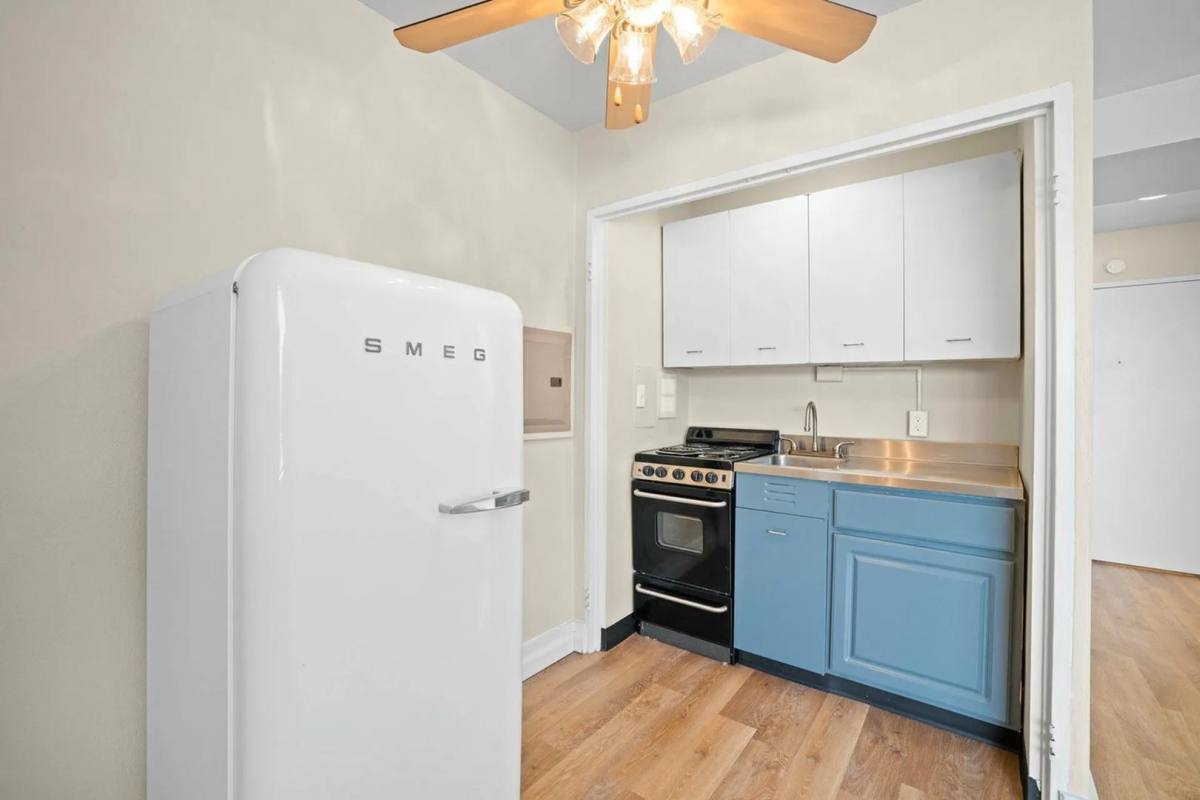 Apartment for rent at 1717 SW Park Ave, Portland, OR 97201