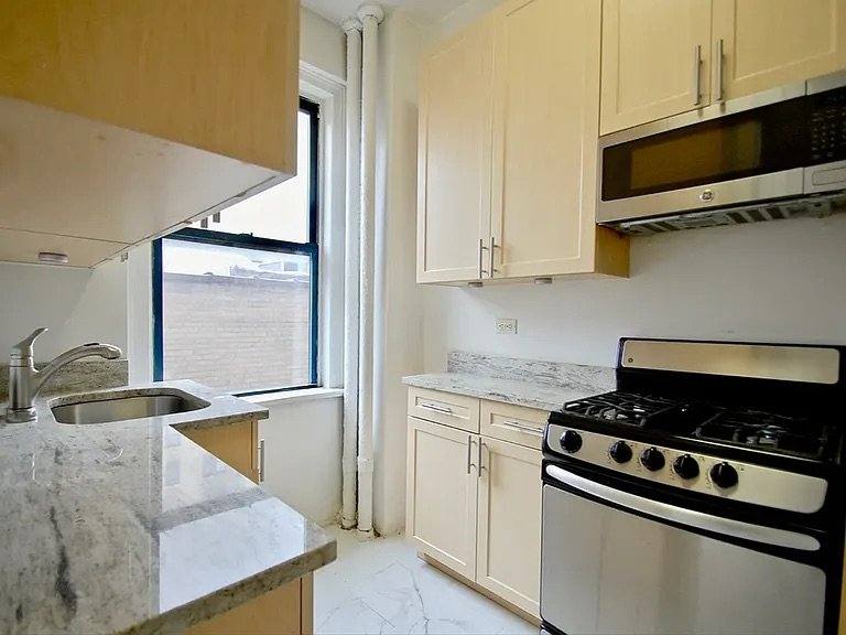 Apartment for rent at 639 W 173rd St #4B, New York, NY 10032
