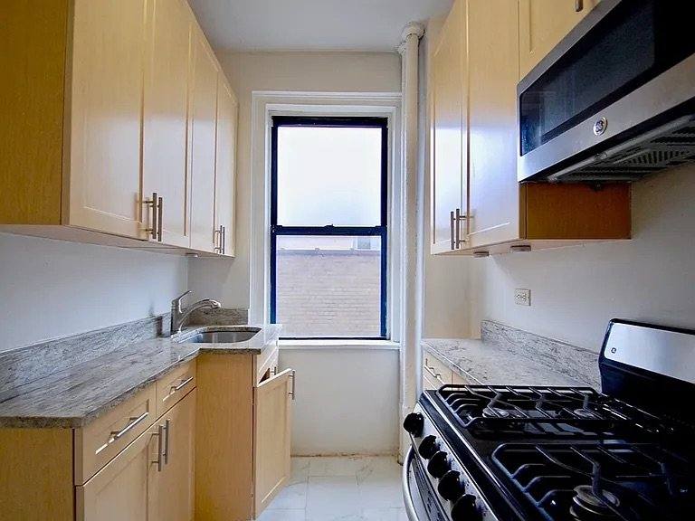 Apartment for rent at 639 W 173rd St #4B, New York, NY 10032