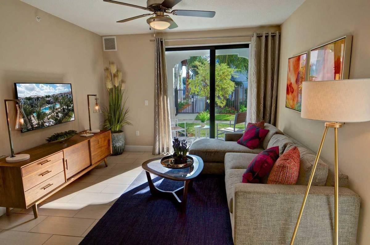 Apartment for rent at 12121 SW 43rd St, Hollywood, FL 33027