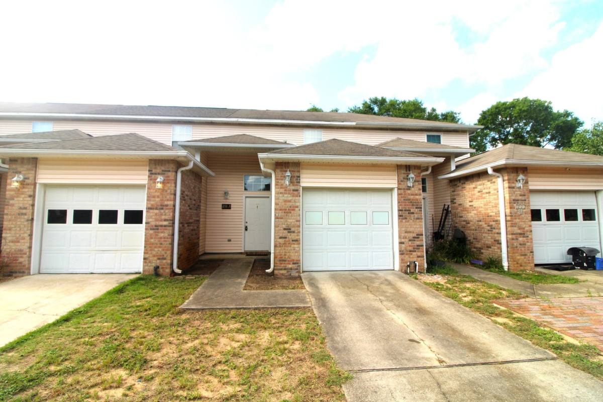 Townhouse for rent at 211 3rd St #J, Fort Walton Beach, FL 32548